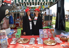 Elifnaz Hardalioglu en Duygu Tatli bij Kookie Cat.